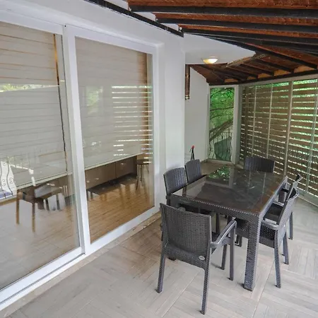 Дом отдыха Fethiye Oeluedeniz'De Dag Ve Doga Manzarali Lueks Villa A1